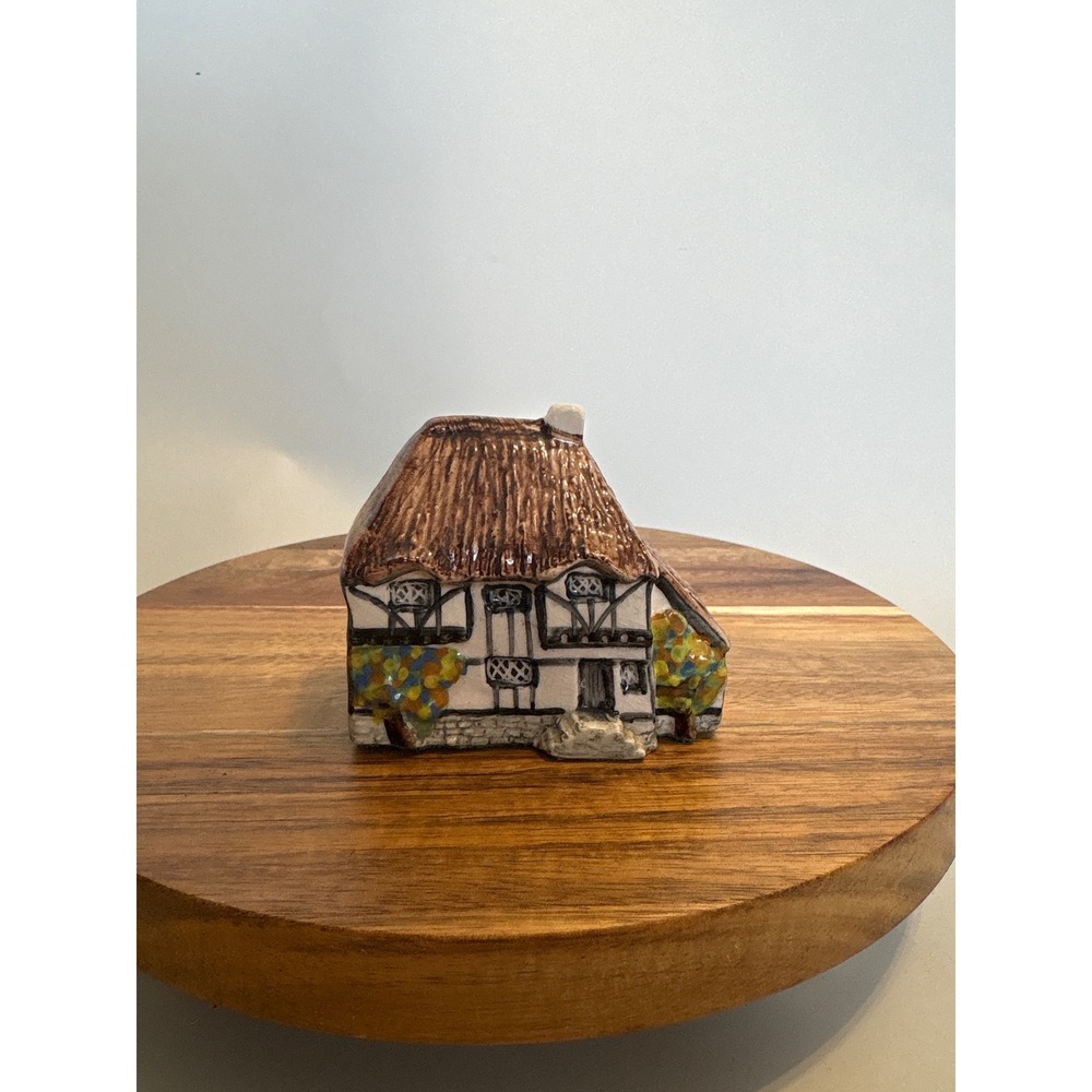 Tey Pottery Yeomans Cottage Britain in Miniature Handcrafted England Figurine